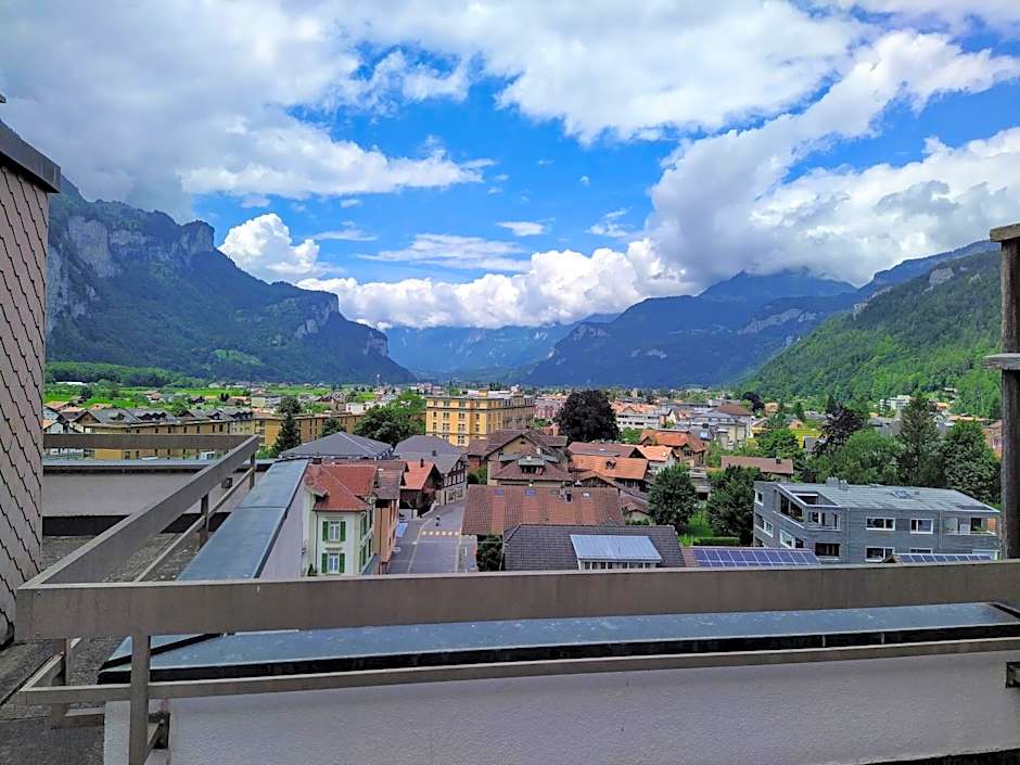 Hotel Sherlock Holmes "nur 200 m zur Gondelbahn Hasliberg"