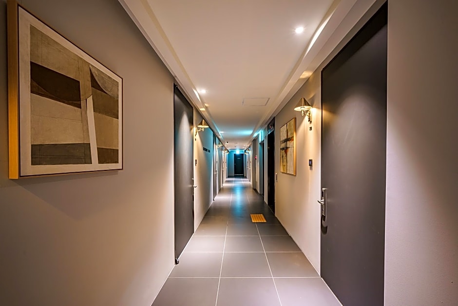 Daegu Suseong Brown Dot