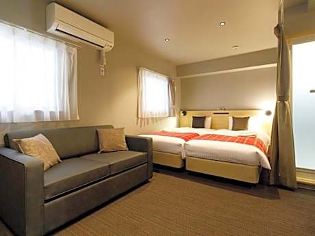 Deluxe Twin Room for 3 People - Non-Smoking