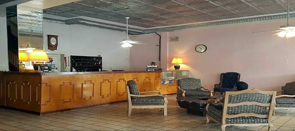OYO Historic Cameron Hotel Brownsville I-69E