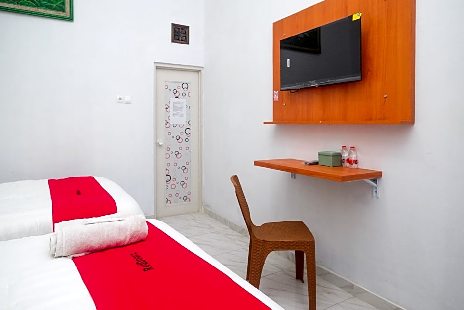 RedDoorz near Stasiun Purwosari