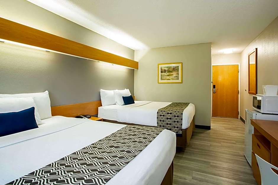 Microtel Inn & Suites by Wyndham Southern Pines / Pinehurst