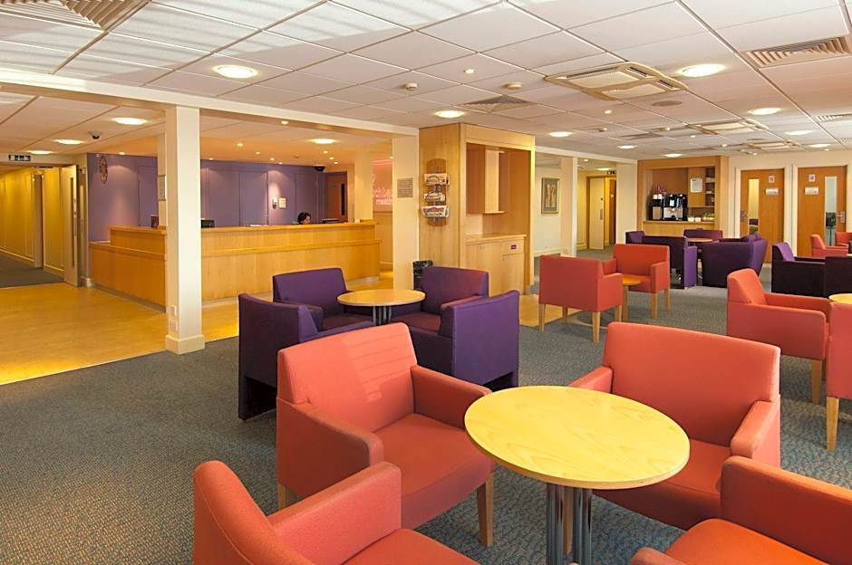 Premier Inn London Heathrow Airport T2 & T3 - Bath Road