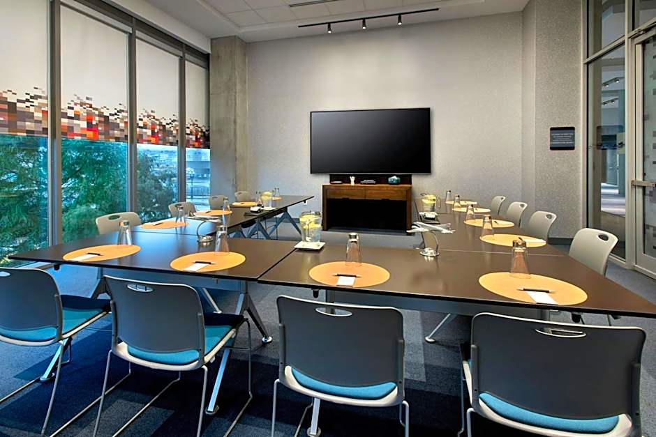 Aloft Boston Seaport District