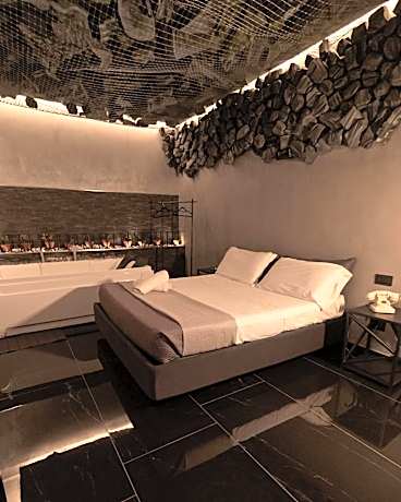 Deluxe Suite with Spa Bath