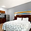 HomeTowne Studios by Red Roof East Lansing - Okemos