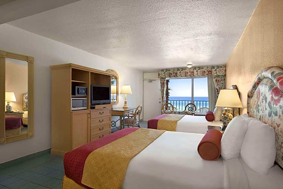 Days Inn by Wyndham Panama City Beach/Ocean Front