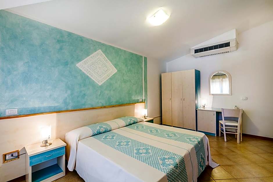 Photo 1 of 8 of 1 Double Bed or 2 Beds