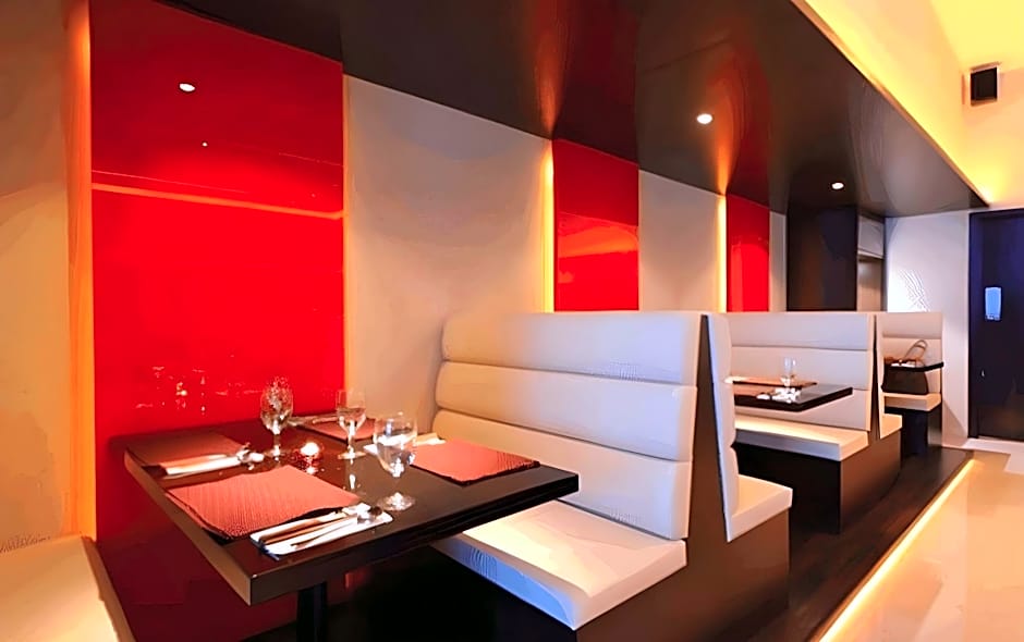 The V Hotel