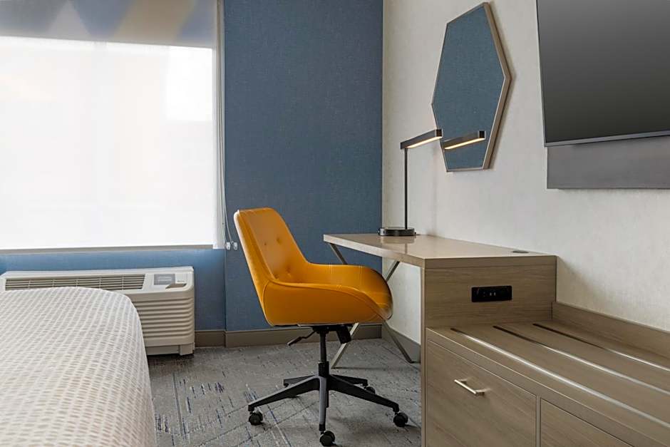 Holiday Inn Express & Suites Ottawa East-Orleans By IHG