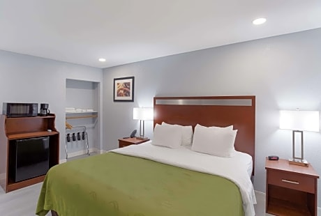 King Room - Accessible/Non-Smoking