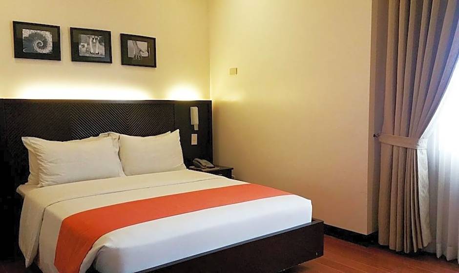 RedDoorz Plus @ Hotel Esse