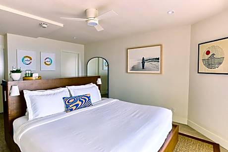 Deluxe King Room