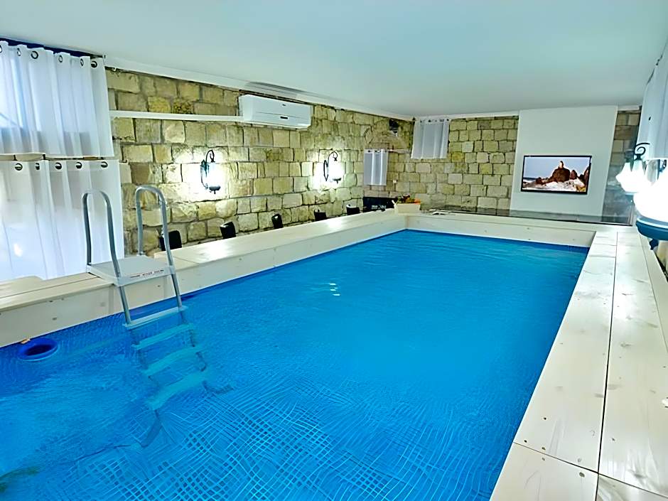 Azulat Even Hen Lodge