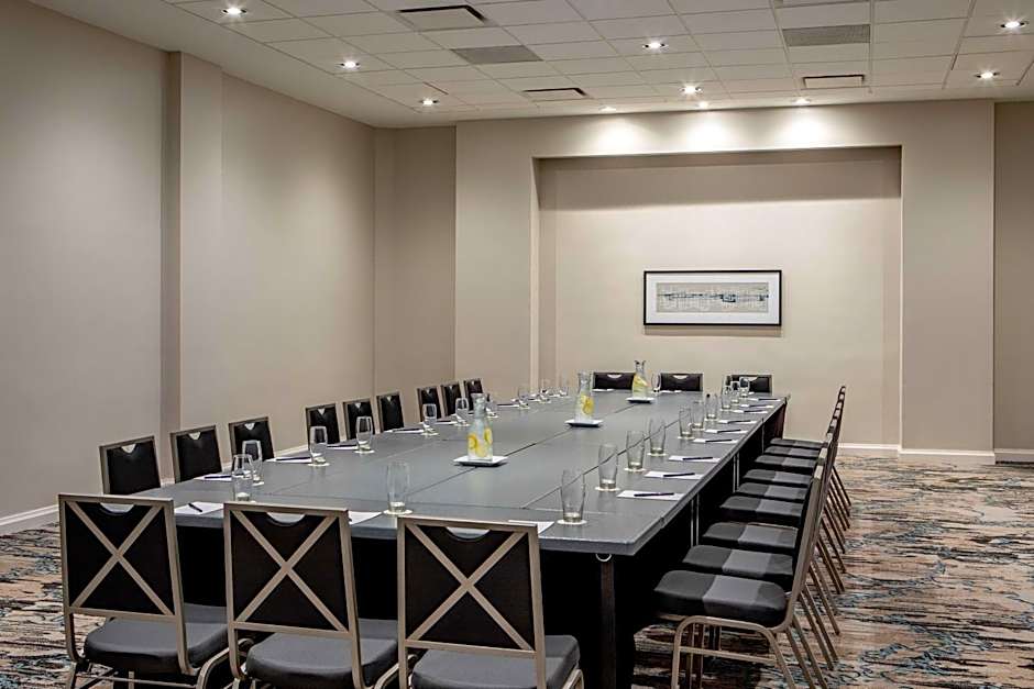 DoubleTree by Hilton Chicago - North Shore Conference Center