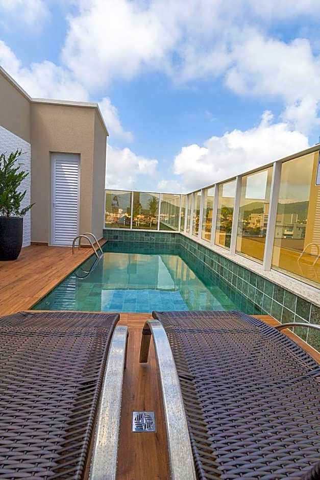 Barbados 302 - Excelente apartamento 02 suítes - À poucos metros da praia de Bombas - (Consultar serviços de roupa de cama e banho)