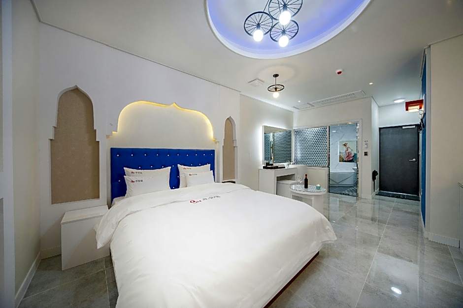 Spa, Jetted Tub — 6 fotoğraftan 1. fotoğraf