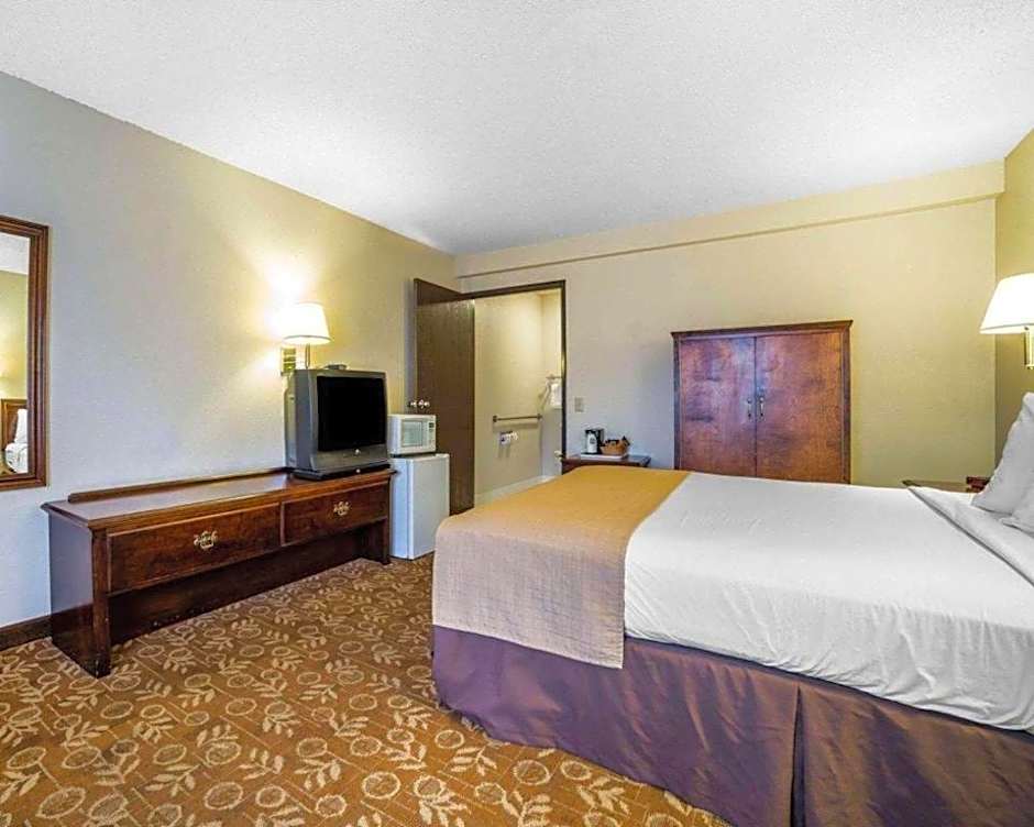 Quality Inn & Suites Minden