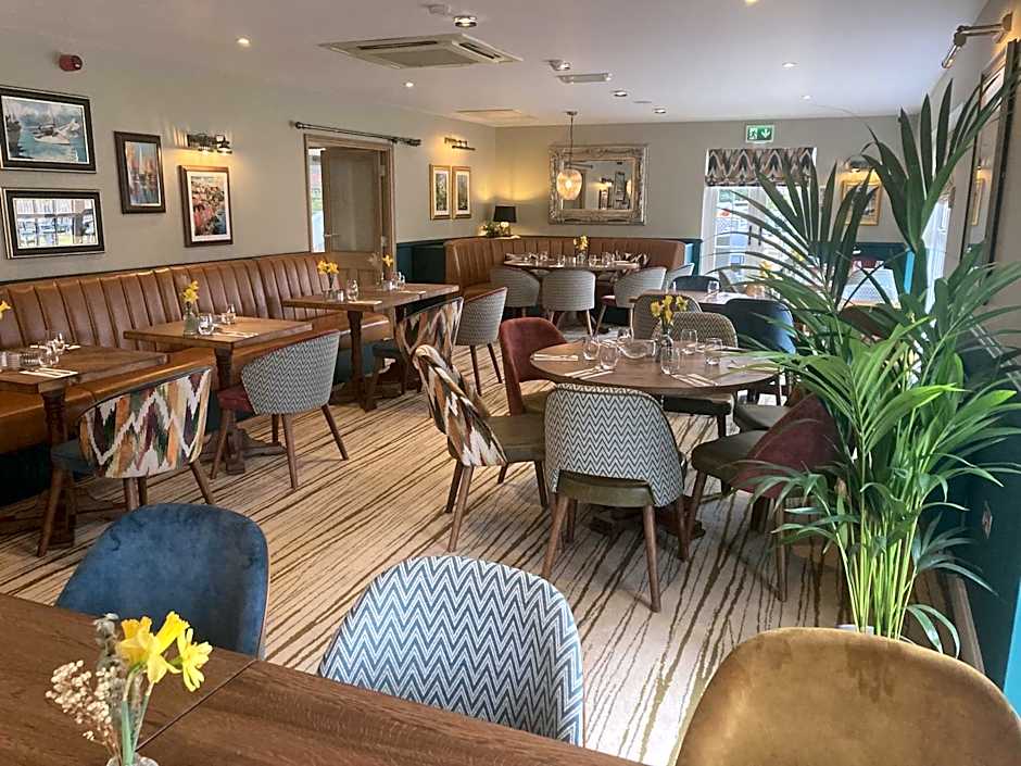 The Britannia Inn & Waves Restaurant