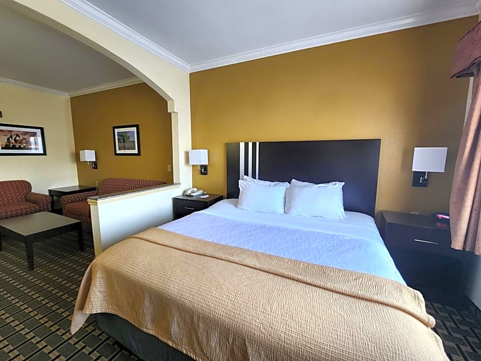Days Inn & Suites by Wyndham Sam Houston Tollway