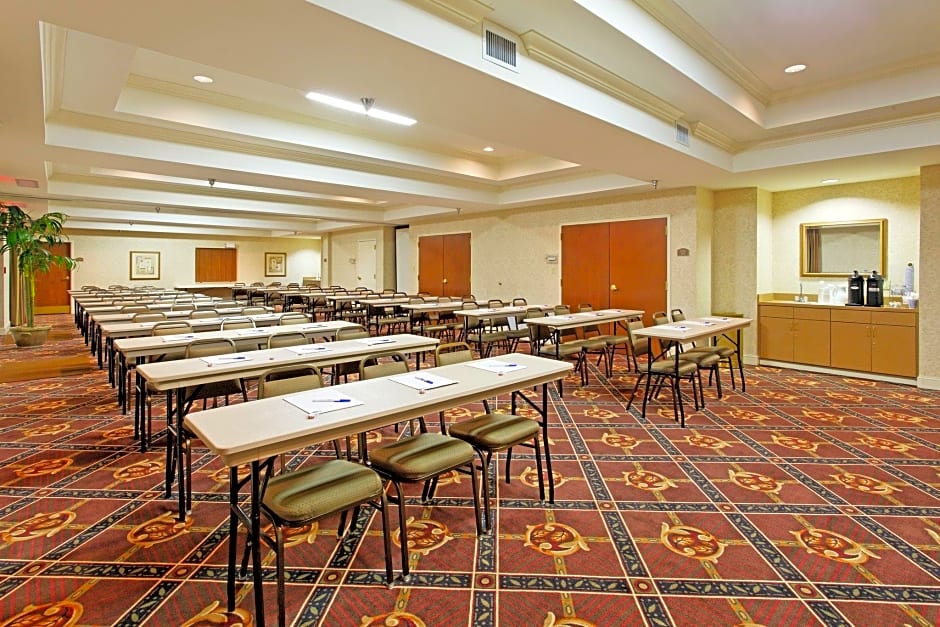Holiday Inn Express Hotel & Suites Cullman By IHG