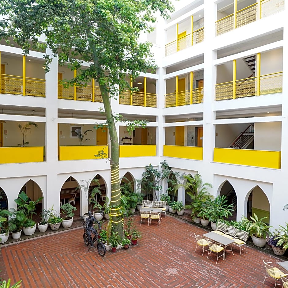 bloom Boutique I Signature Towers