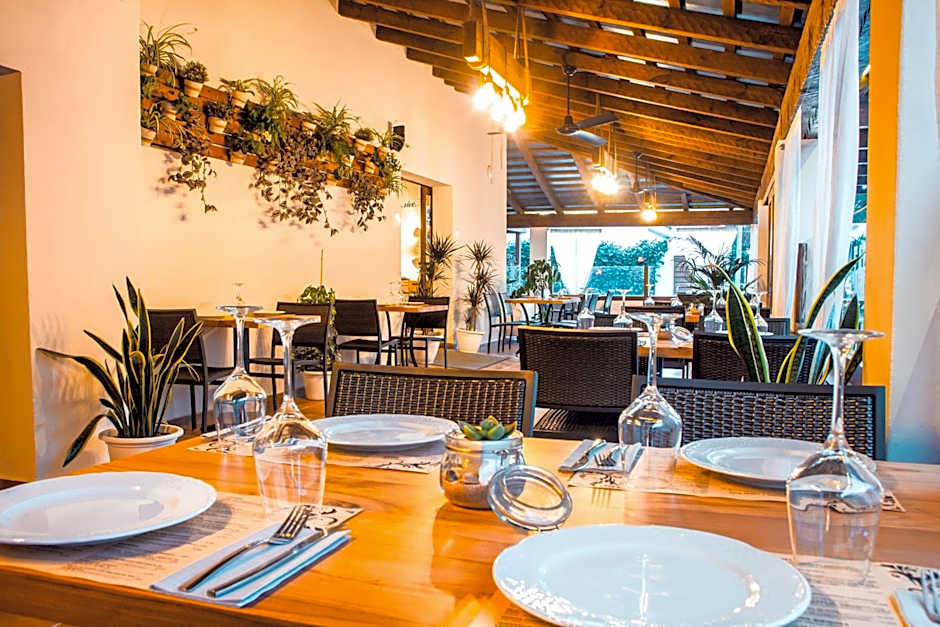 AROHAZ Hotel & Restaurante