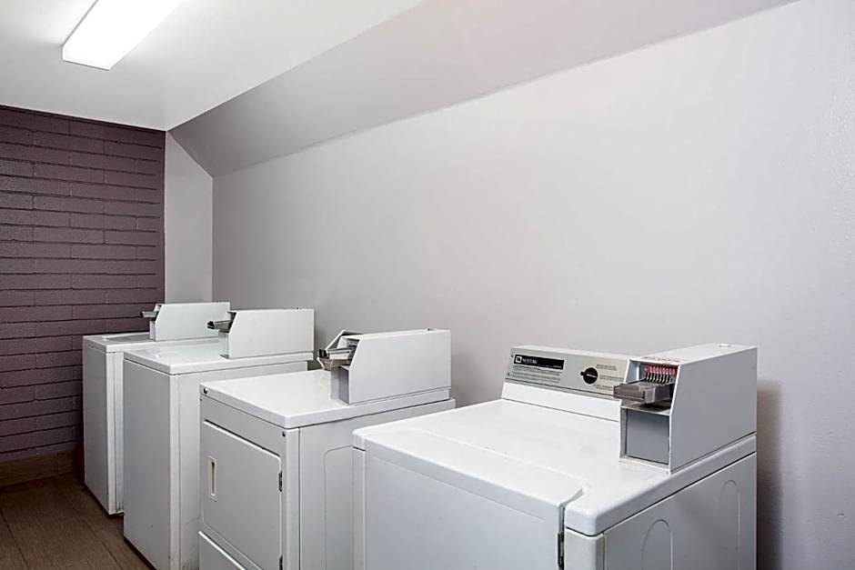 Travelodge Inn & Suites by Wyndham Anaheim on Disneyland Dr