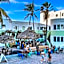 Walkabout 5 Retro Hotel on the beach with live music and a bar
