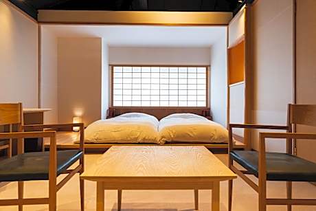 Twin Room with Shared Bathroom, Kiri