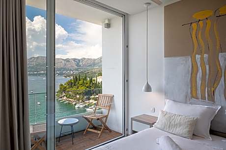 deluxe sea view room with balcony