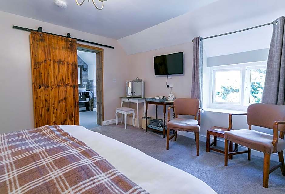 Photo 1 of 11 of Superior 1 King Bed