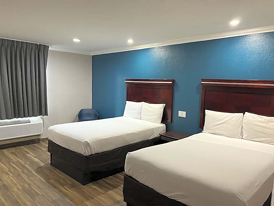 Photo 1 of 4 of 2 Queen Beds, Mobility Accessible, Roll in Shower