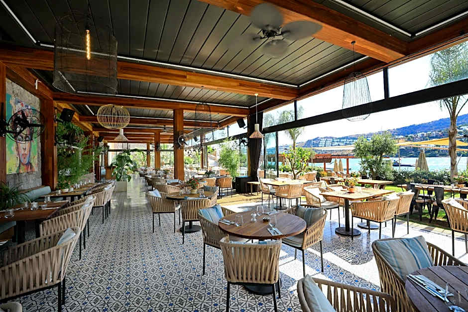 Mare Deluxe Residences  & Villas