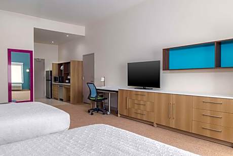 2 Queen Beds Corner Studio Suite