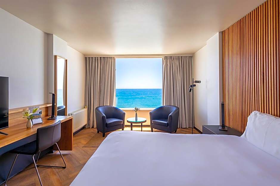 Radisson Blu Acqua Hotel & Spa Concon