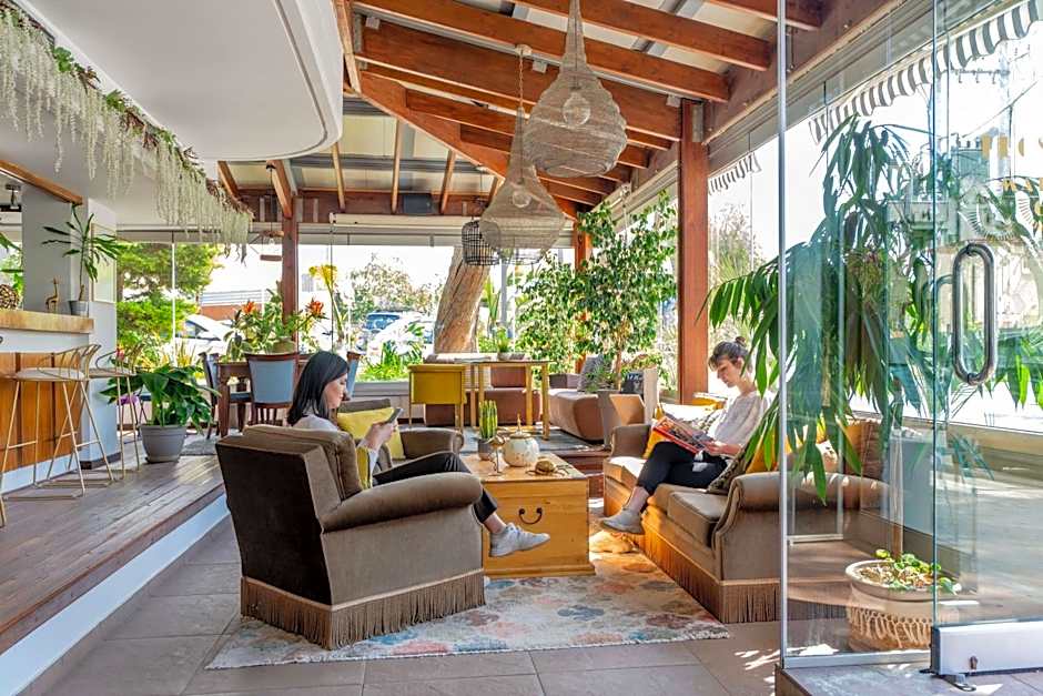 Maison 66, Riviera Hotels