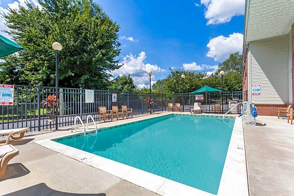 Days Inn & Suites by Wyndham Cambridge