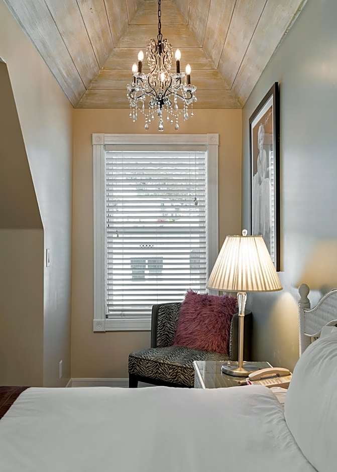 Glenmore Plaza Hotel