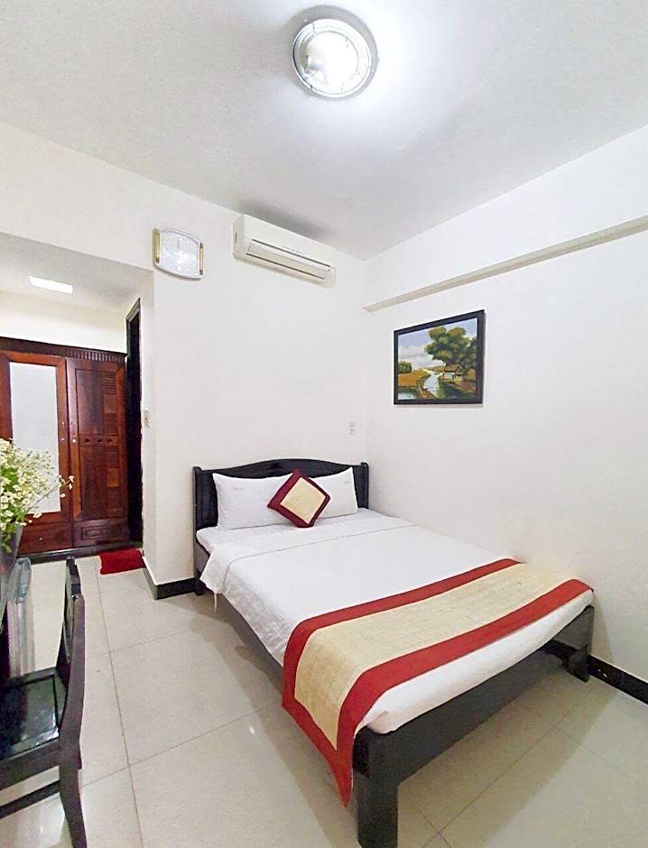 Canary Hue Hotel
