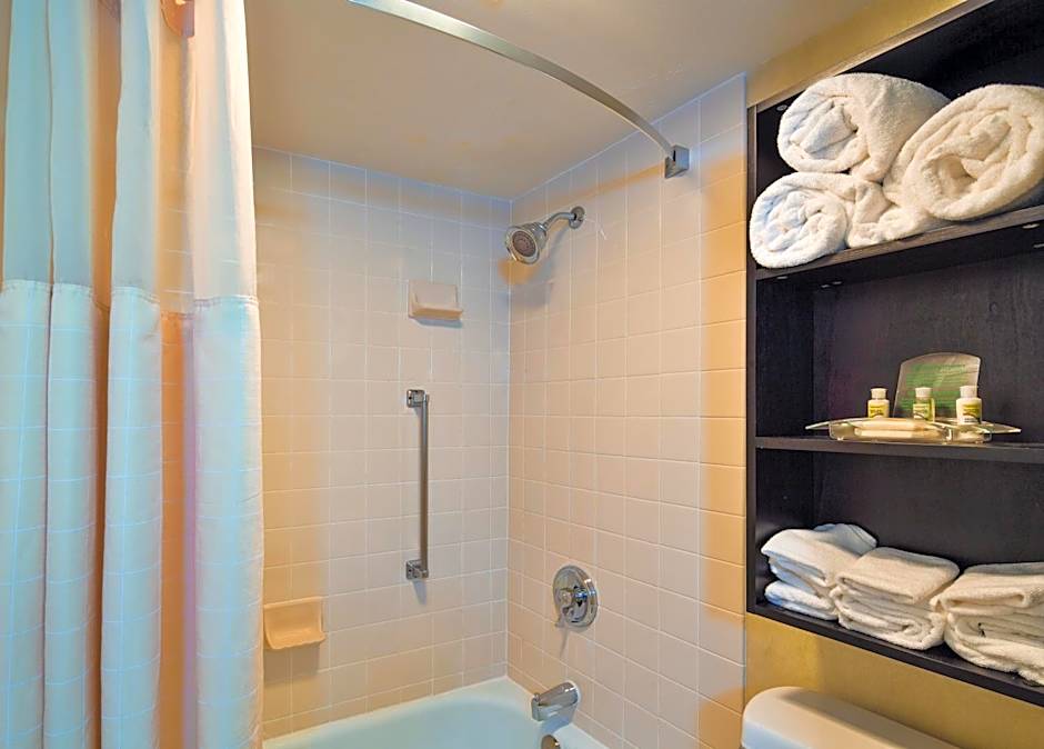 Holiday Inn Hotel & Suites Nashua – Nashua, NH