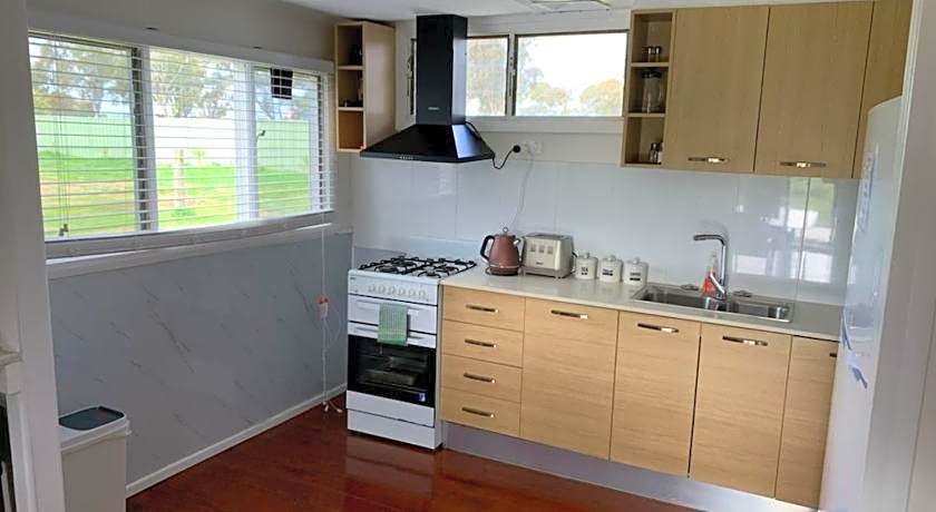 Torrumbarry Motel