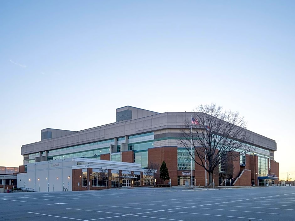 Holiday Inn Express & Suites Greensboro - (I-40 @ Wendover) By IHG