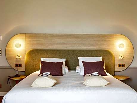 Deluxe King Room Garden View