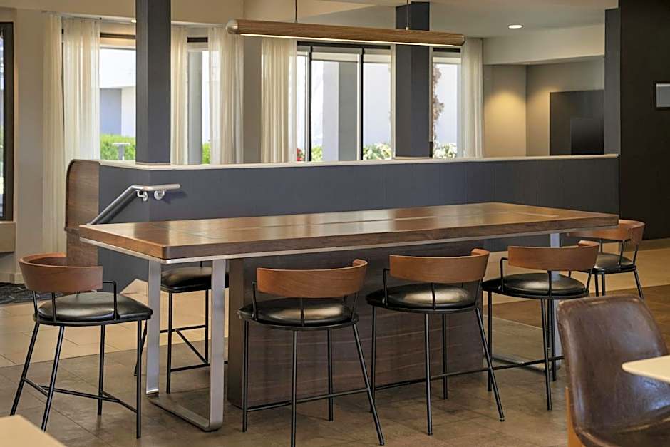 Courtyard by Marriott Fresno