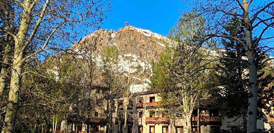 GetAways at Olympic Village Inn