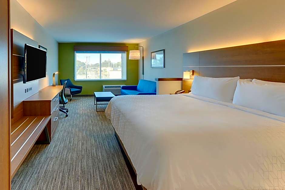 Holiday Inn Express & Suites Roanoke - Civic Center By IHG