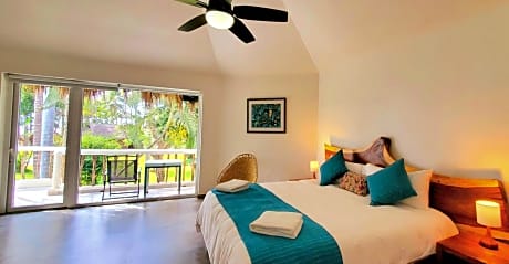 Deluxe Triple Room with Sea View