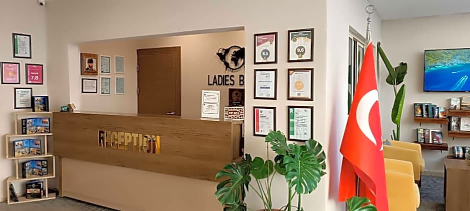 Ladies Beach Suit Otel