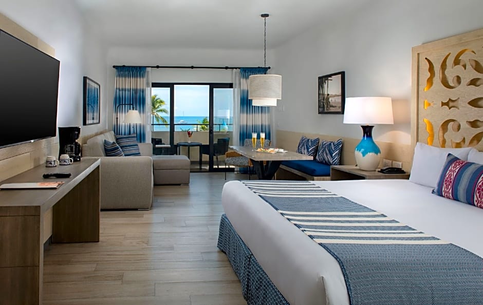 Photo 1 of 4 of Junior 1 King Bed Suite, Ocean front